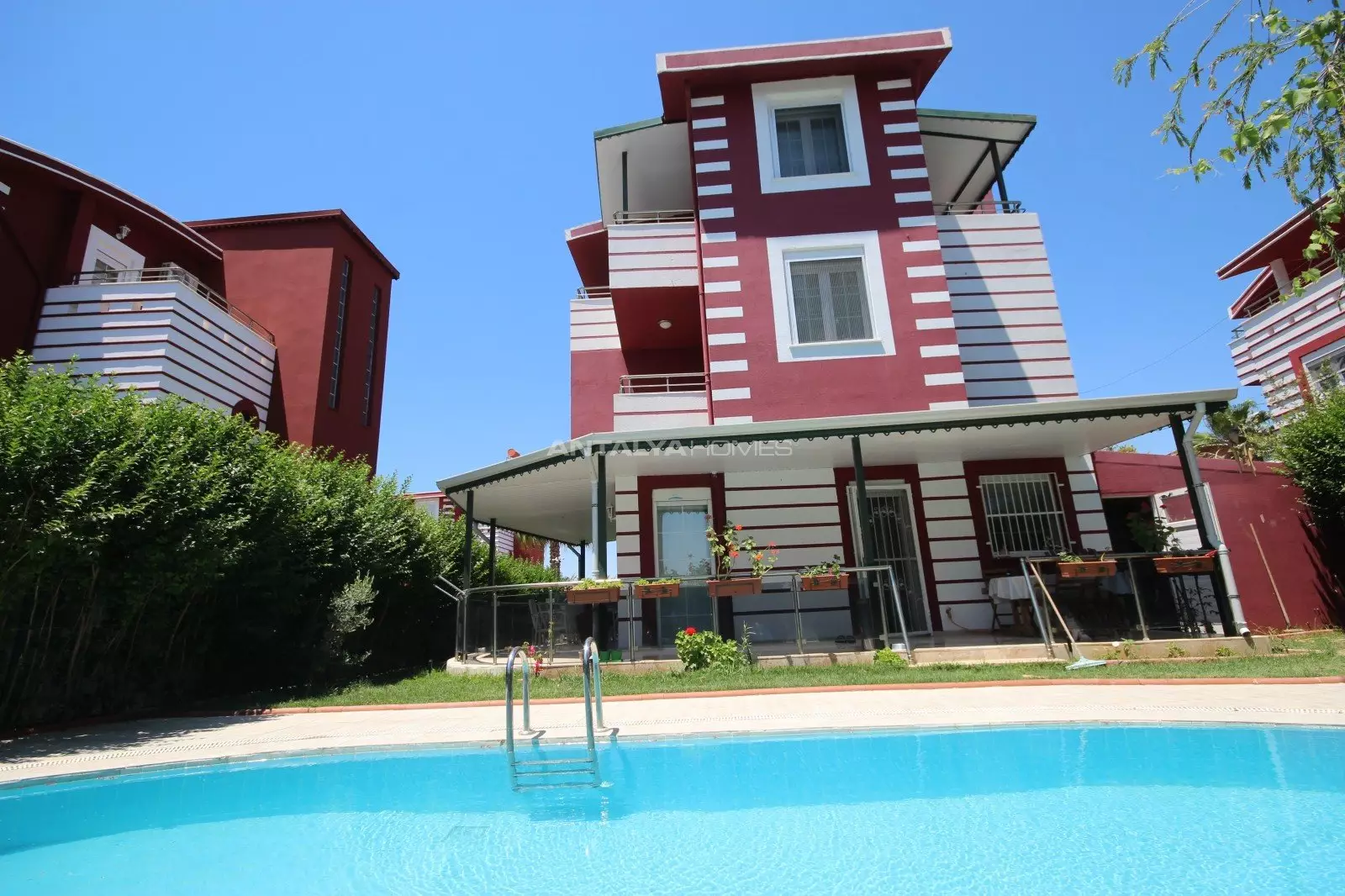 Triplex Home with a Private Garden and a Pool in Belek