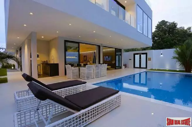 Beautiful luxury pool villa located at a beautiful famous area for sale – Phratamnak