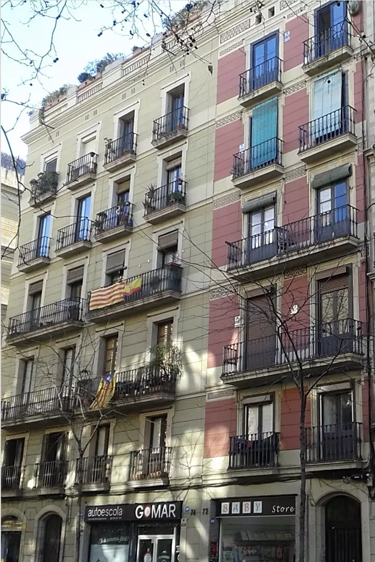 Stunning residential building with 5 large units and a shop in the heart of Barcelona.