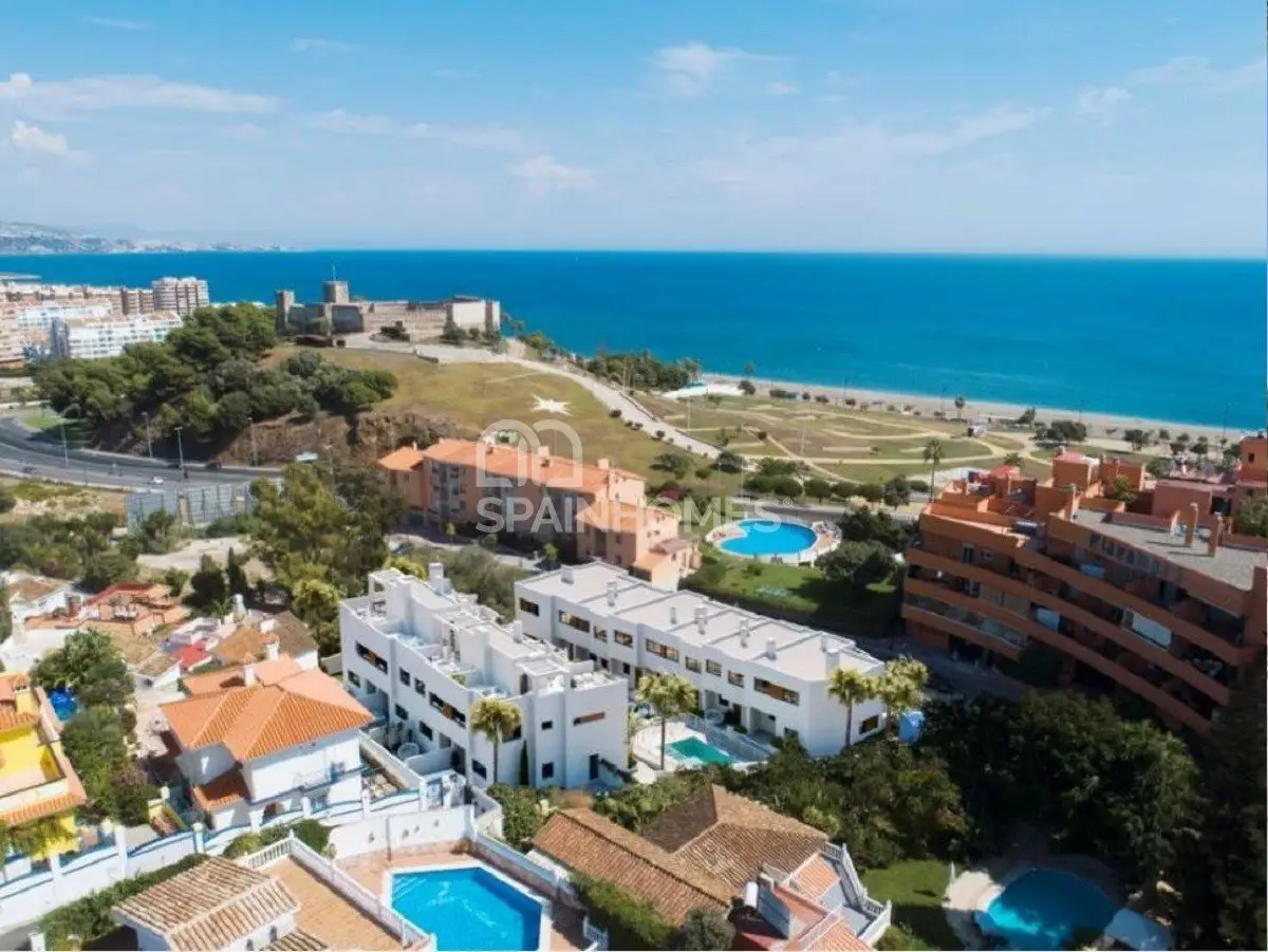 Beachside Modern Townhouses with Pools in Fuengirola