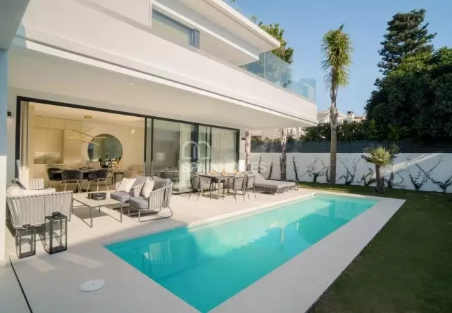 Contemporary Villas in a Prestigious Area of Marbella