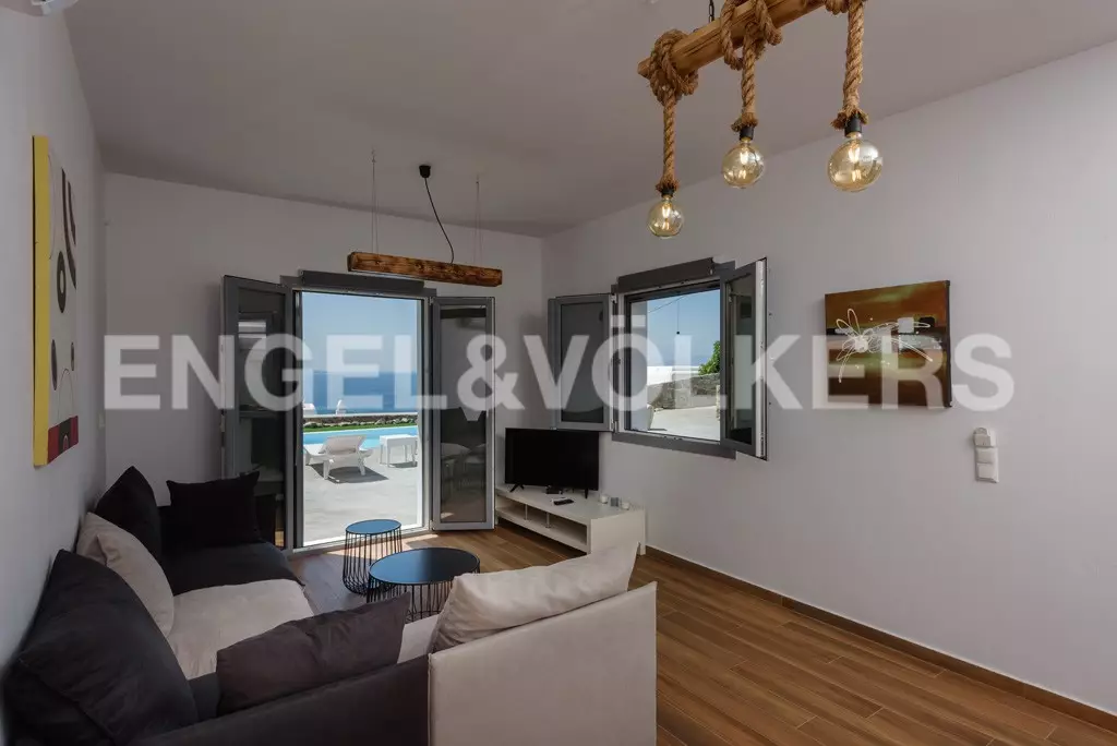 waterfront-villa-close-to-town (5)
