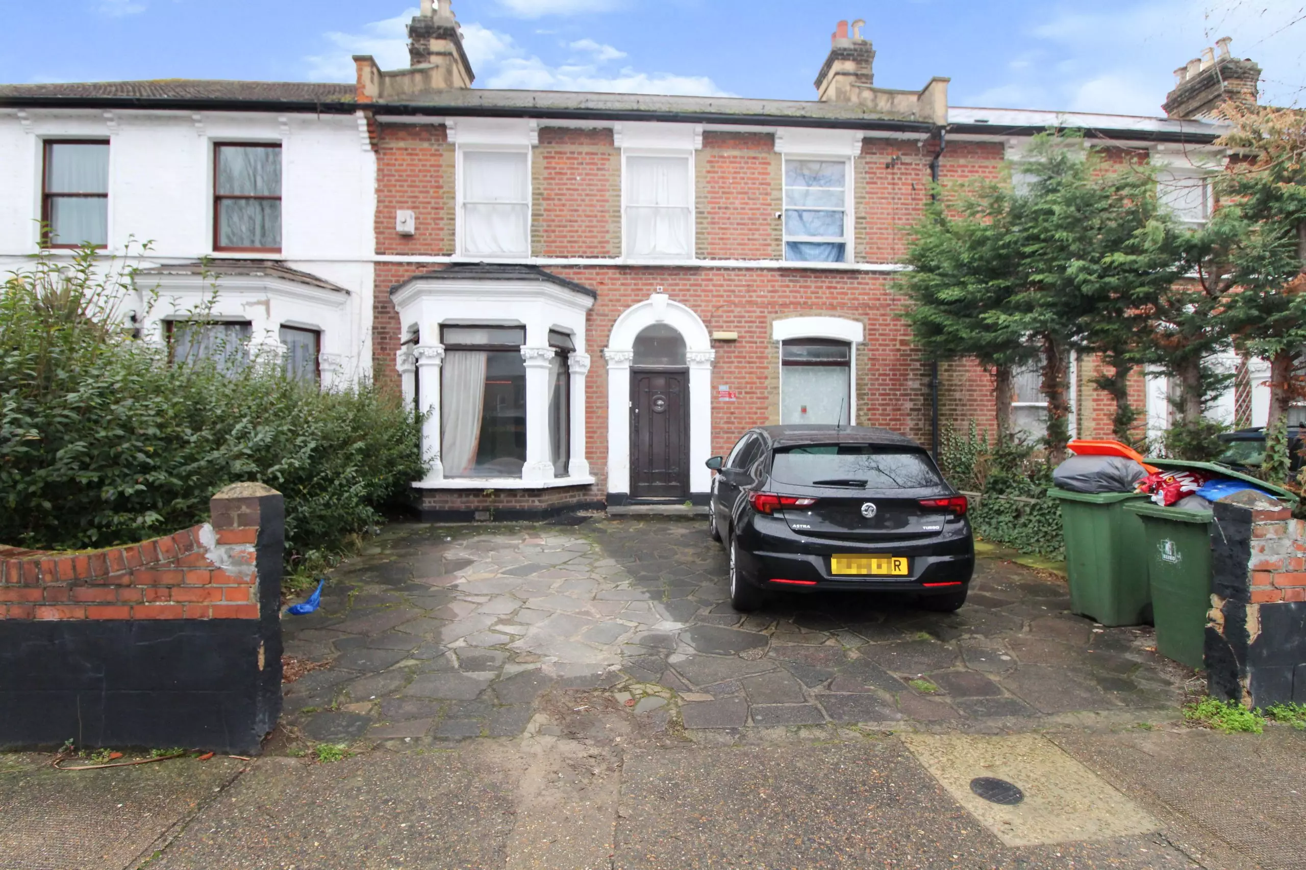 Gorgeous Four Bedroom, Double Fronted House In Hampton Road, London