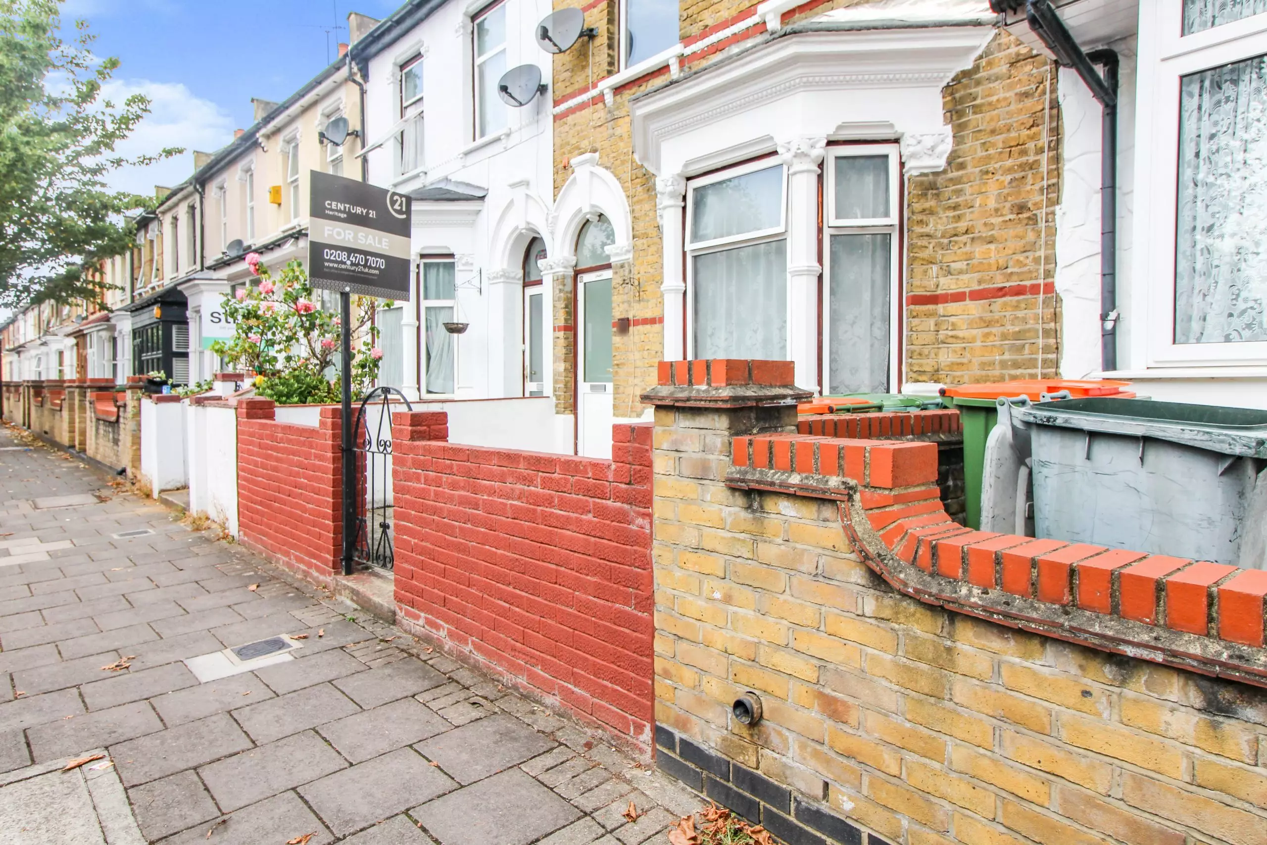 3 Bedrooms House In South Esk Road, London