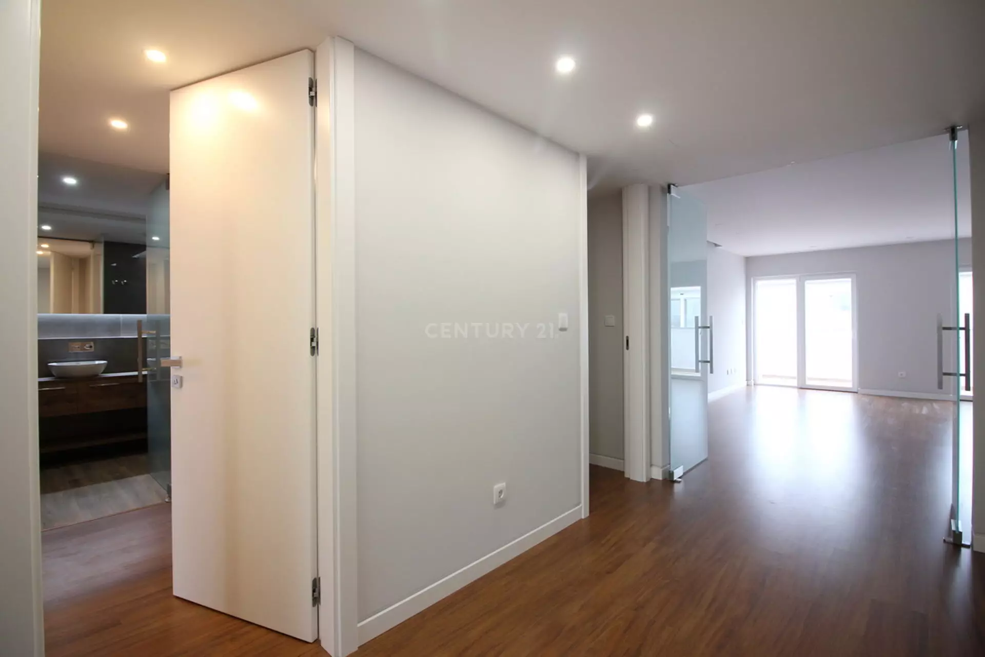 Apartment T3 In New Parede, Portugal