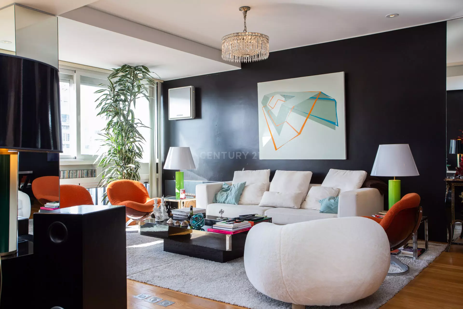 Sophisticated 4 Bedroom Apartment, on Avenida Estados Unidos da América