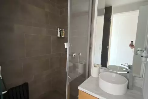 10-_guest_bathroom_-_shower_