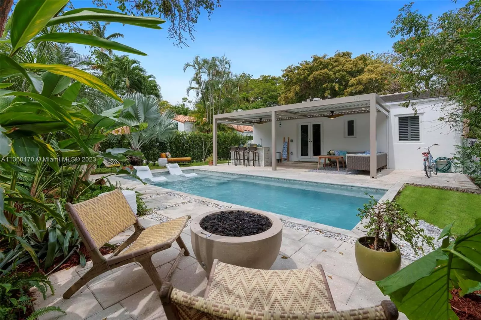 2 Beds Single Family Residence In Coral Gables, FL