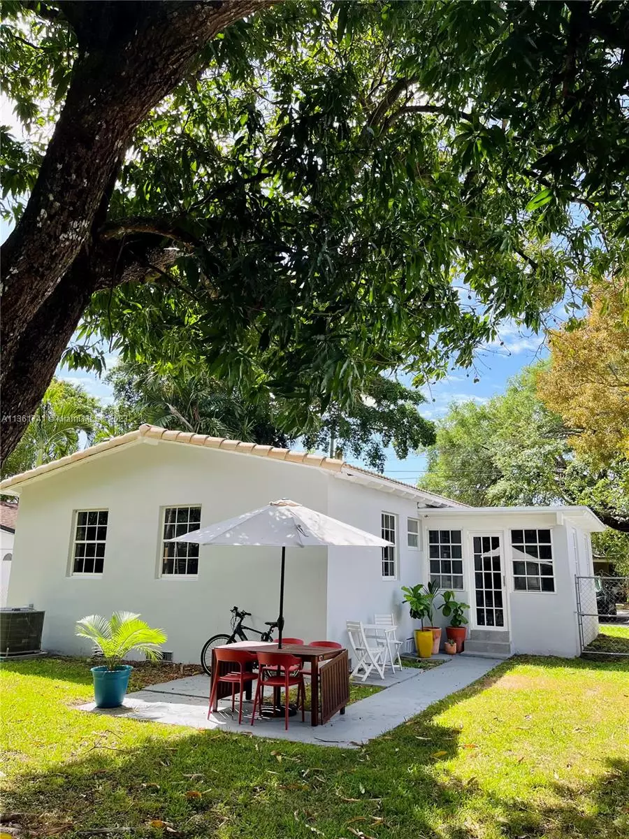 Single-family Home 2 BR in the Beautiful Miami Area