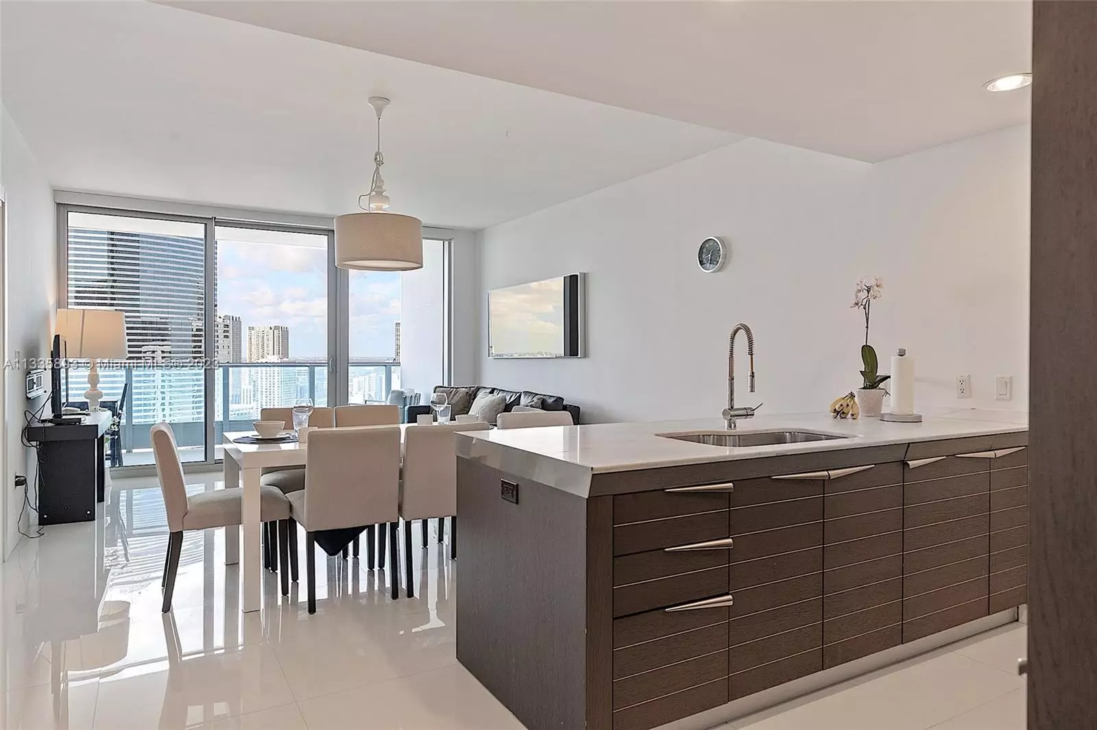 Fully Furnished, Luxurious And Dynamic Condo In Miami 