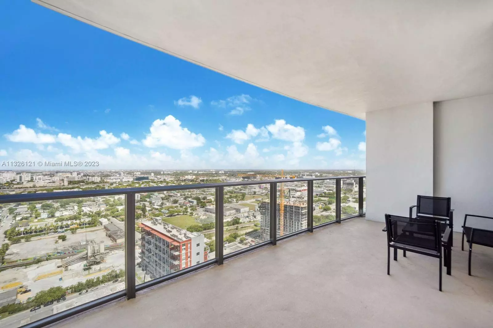 Sophisticated 1 Bedroom + Den Unit In The Heart Of Miami