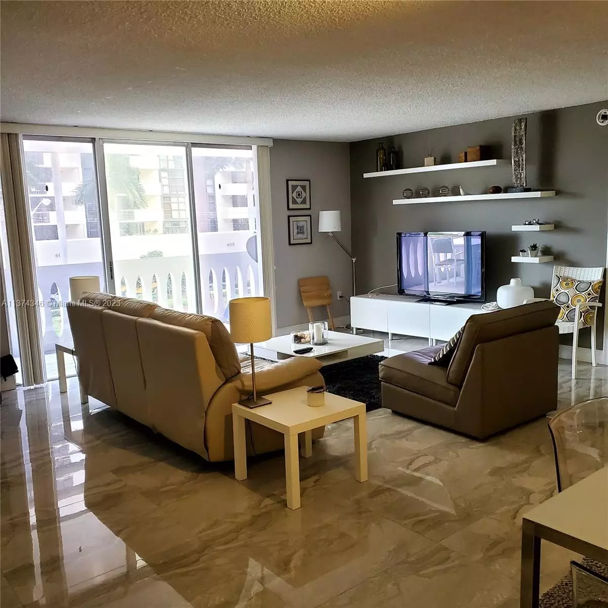 2 Beds Renovated Condo In The Heart Of Coral Gables