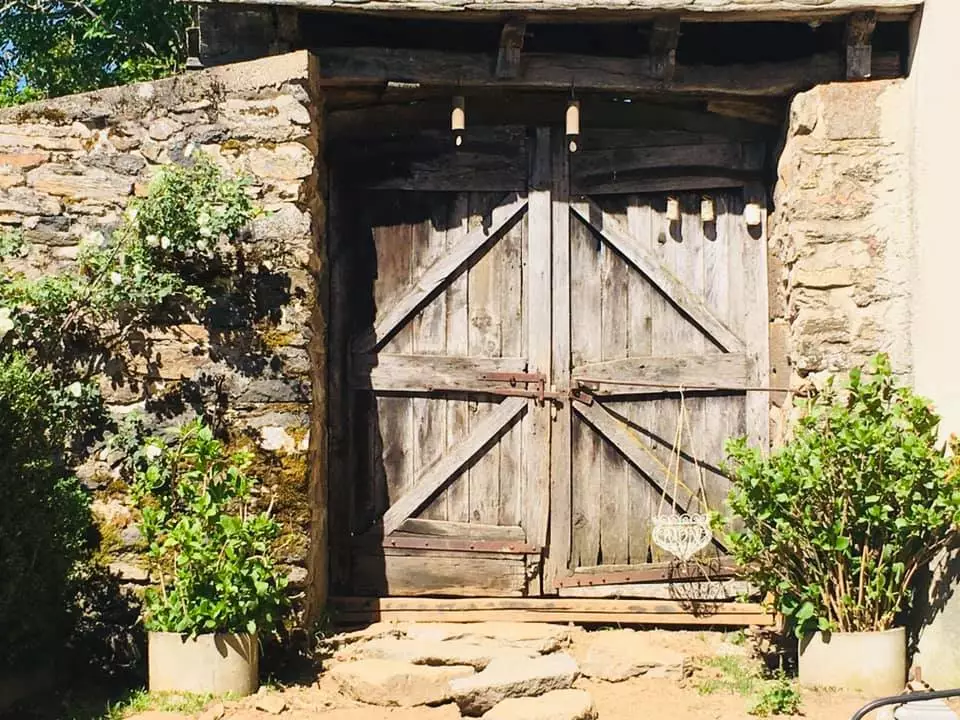 House Share - Wooden Doors