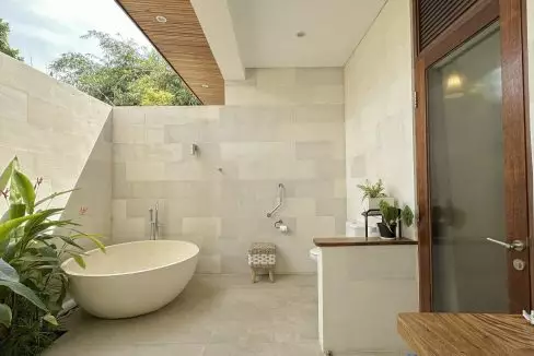 Bathroom Rm 1 & 2 (f)