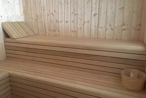 planes 13 sauna 10