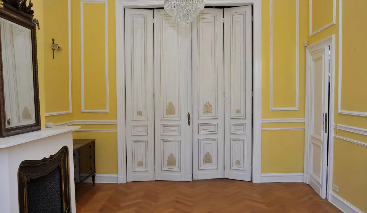 25 Living Room