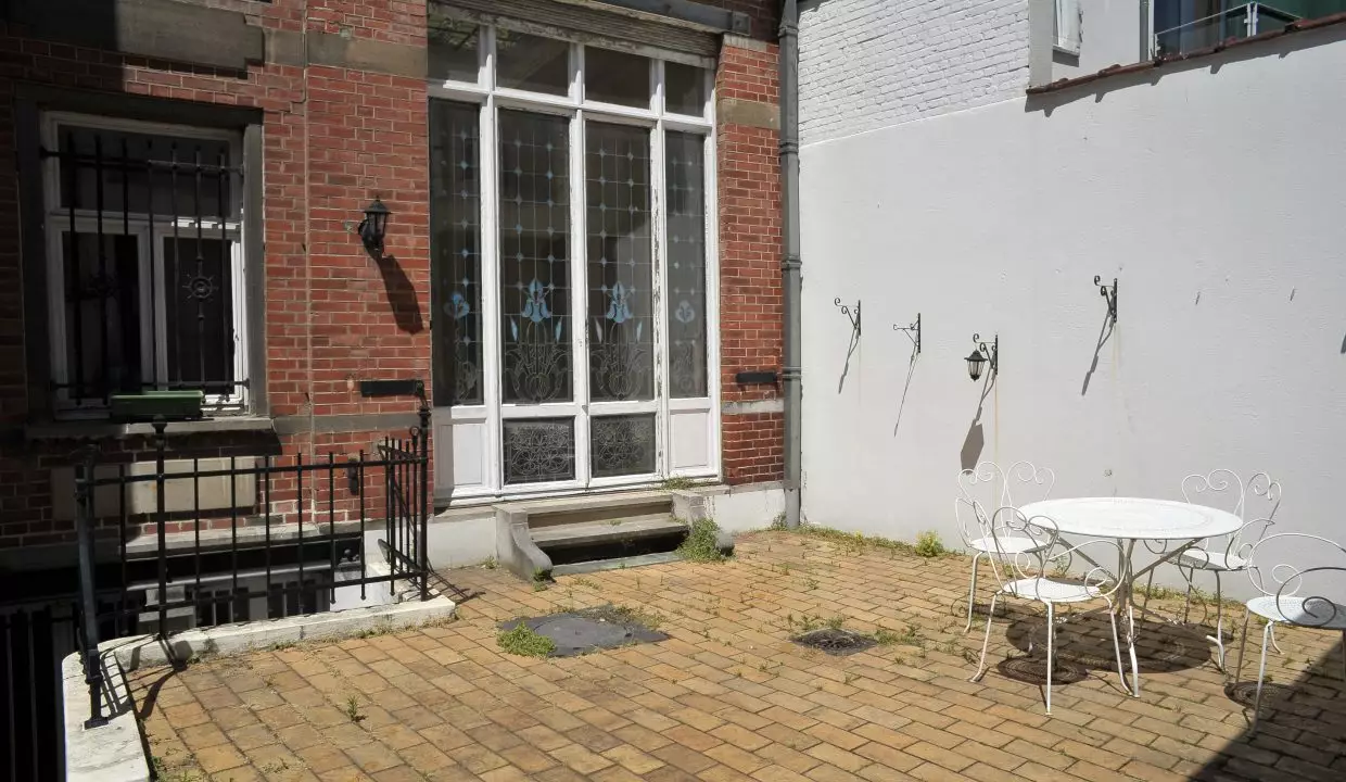 4. Courtyard