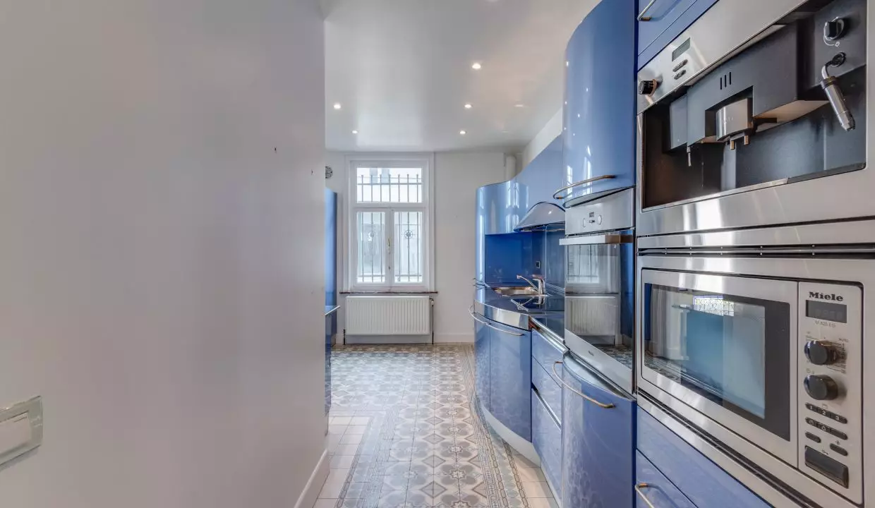 6 Kitchen (2)
