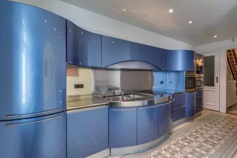 7 Kitchen (2)