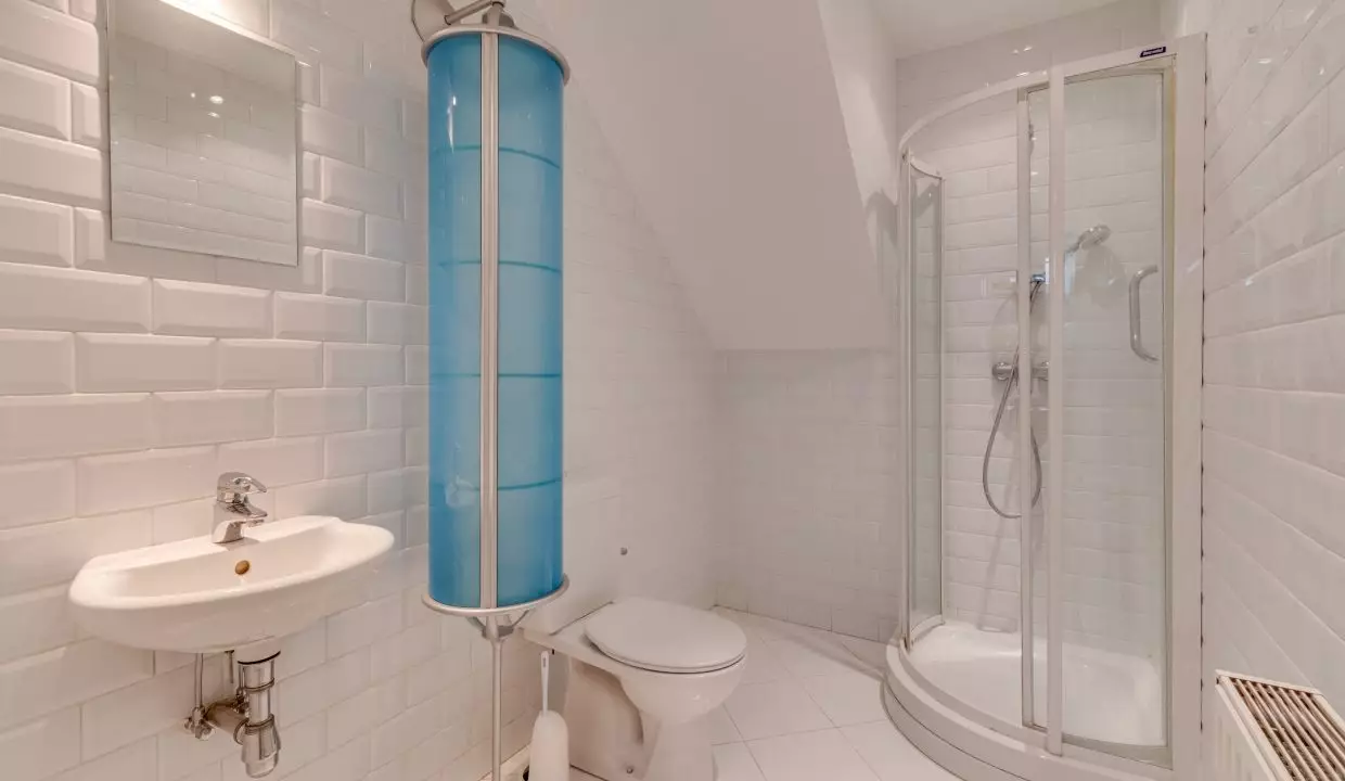 8 Bathroom