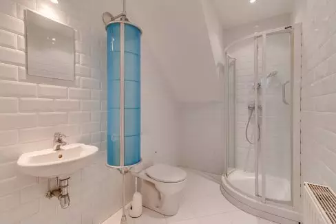 8 Bathroom