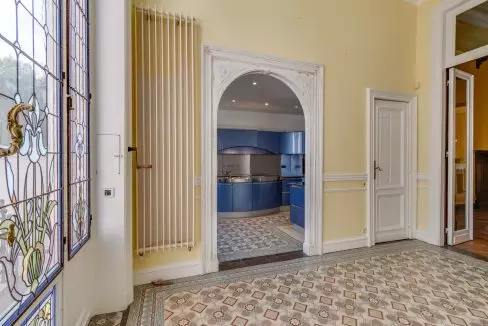 9 Art-Nouveau Greenhouse + Toilet