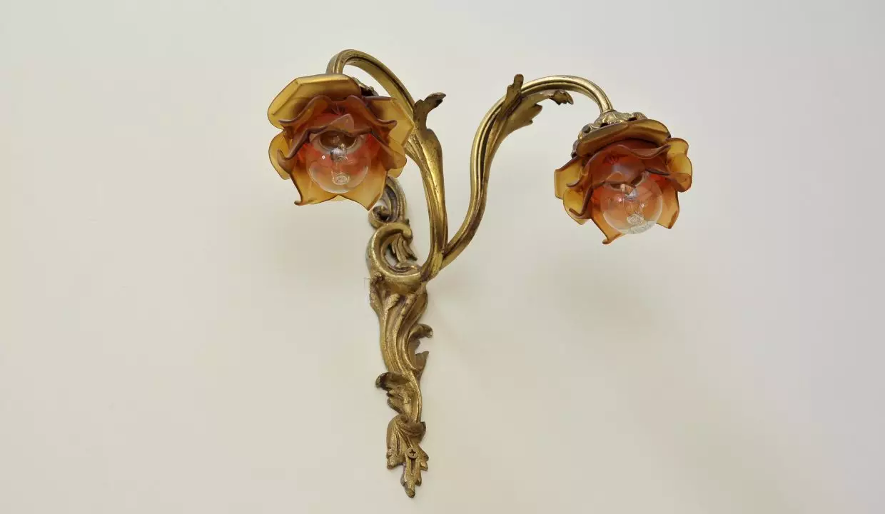 Classic wall light