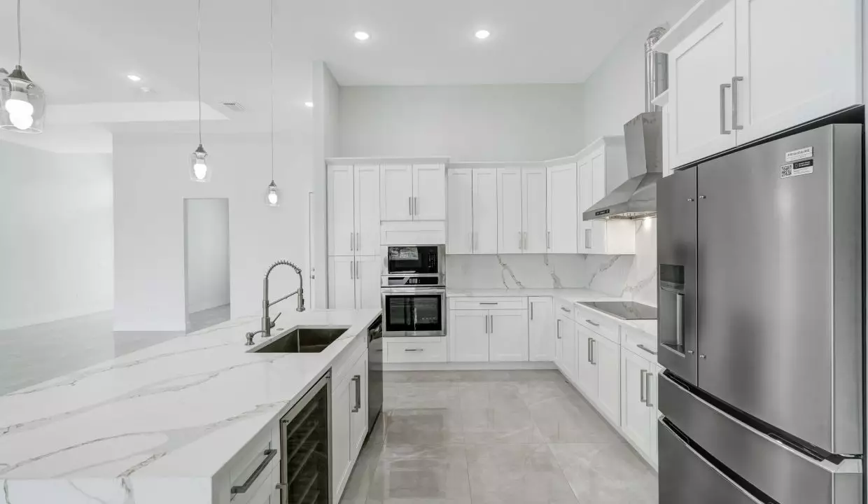 17_ 4013 nw 43rd ave-014