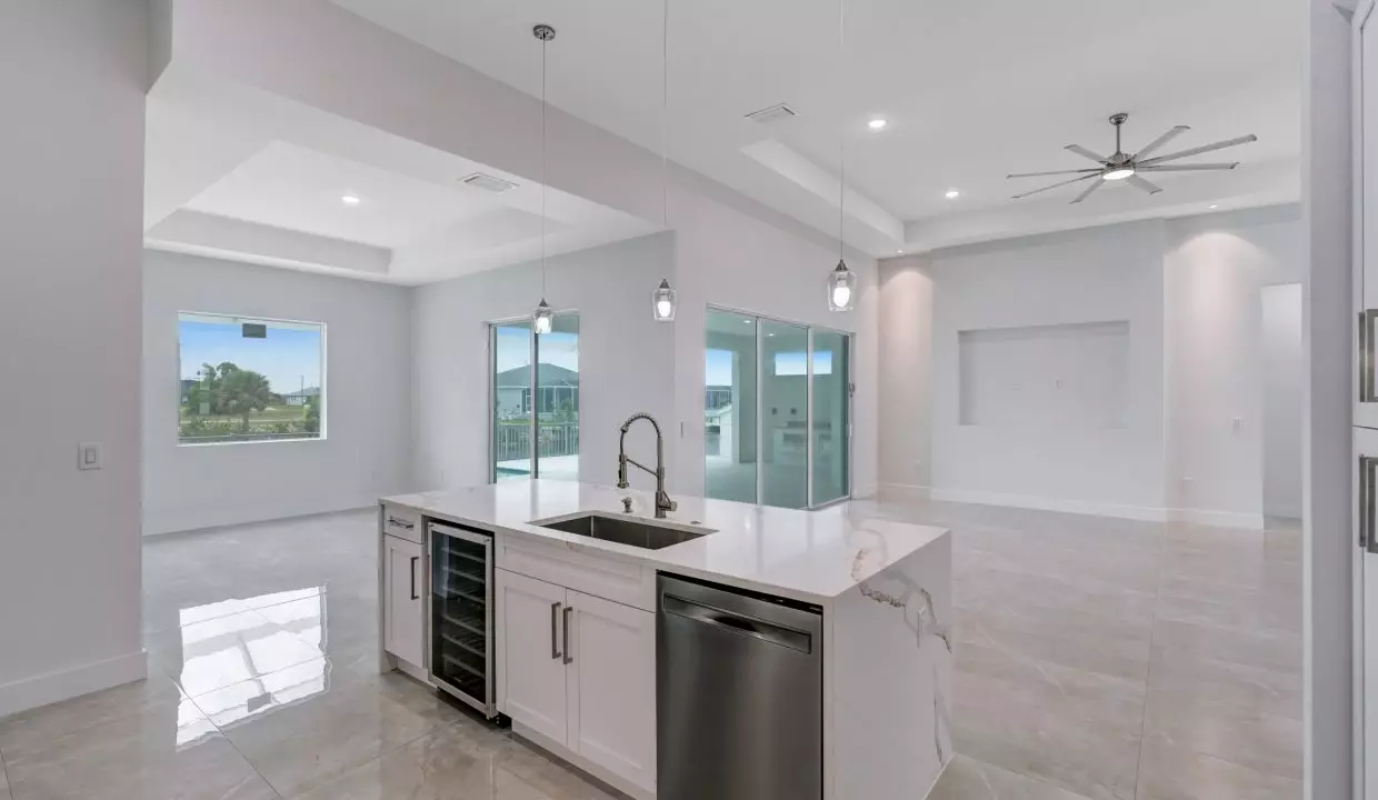 18_ 4013 nw 43rd ave-015
