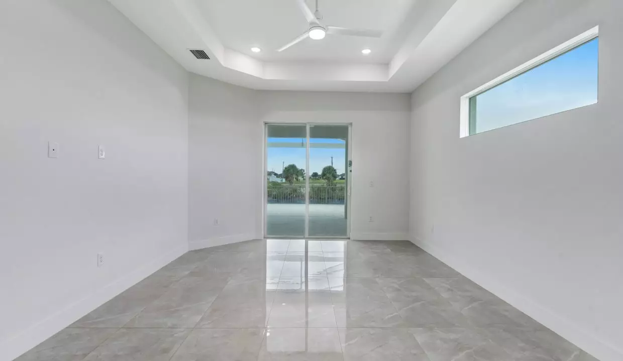 22_ 4013 nw 43rd ave-019