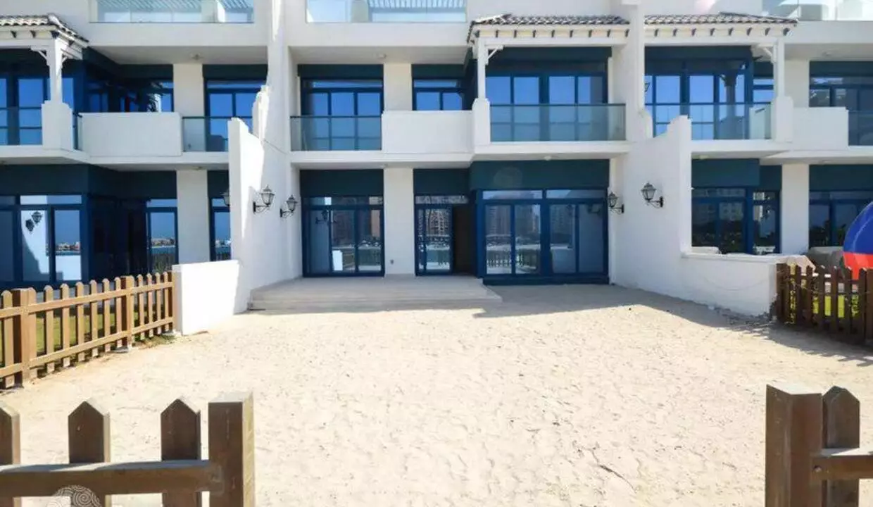 826x631